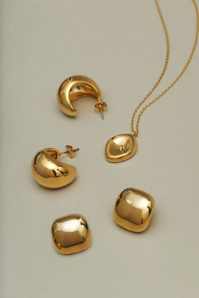 Statement Domed Tapered Earring - Gold - Bilde 3