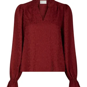 Amara Jacquard Dot Blouse – Wine Amara Jacquard Dot Blouse – Wine