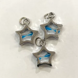 Charms – Sølvfarget stjerne med blått timeglass 3stk pr pk Charms – Sølvfarget stjerne med blått timeglass 3stk pr pk
