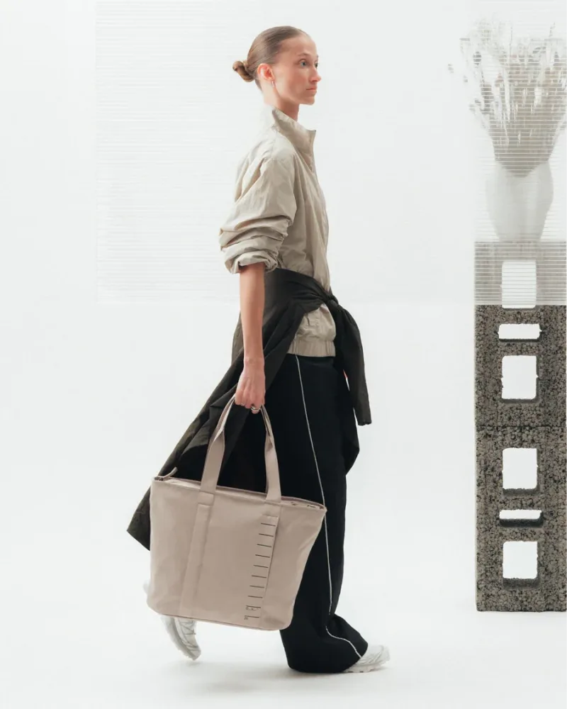 Essential Tote 20L - Fogbow Beige - Bilde 3