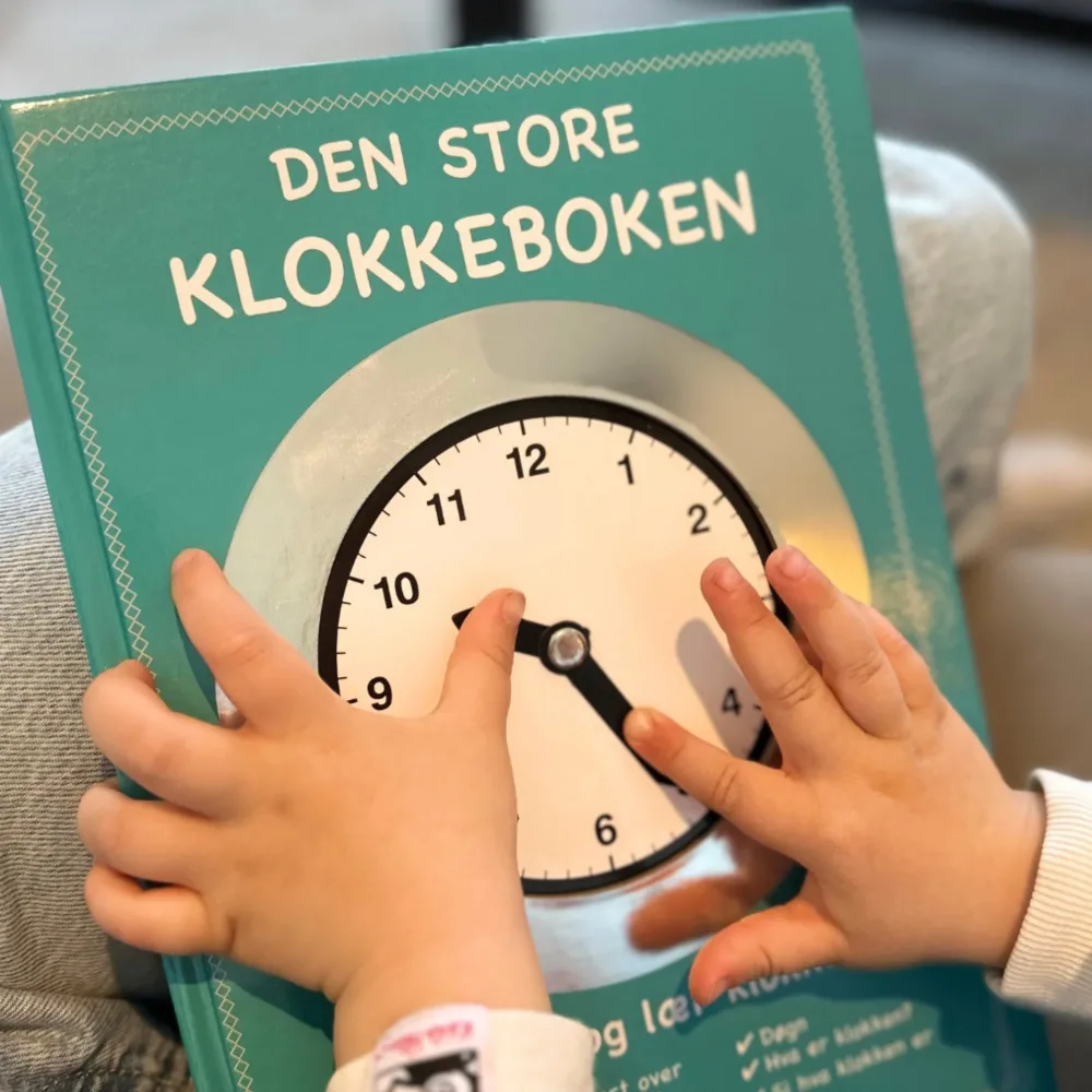 Klokkebok for barn – Lær digital og analog klokke Klokkebok for barn – Lær digital og analog klokke