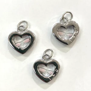 Charms – Sølvfarget hjerte med rosa timeglass 3stk pr pk Charms – Sølvfarget hjerte med rosa timeglass 3stk pr pk