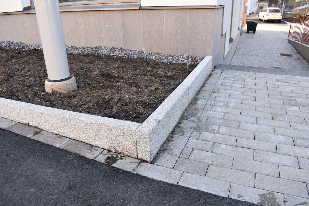 12/25 prikket kantstein lys grå - Bilde 3