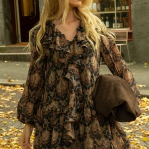 Hellvi Ruffle Chiffon Dress – Beige Paisley