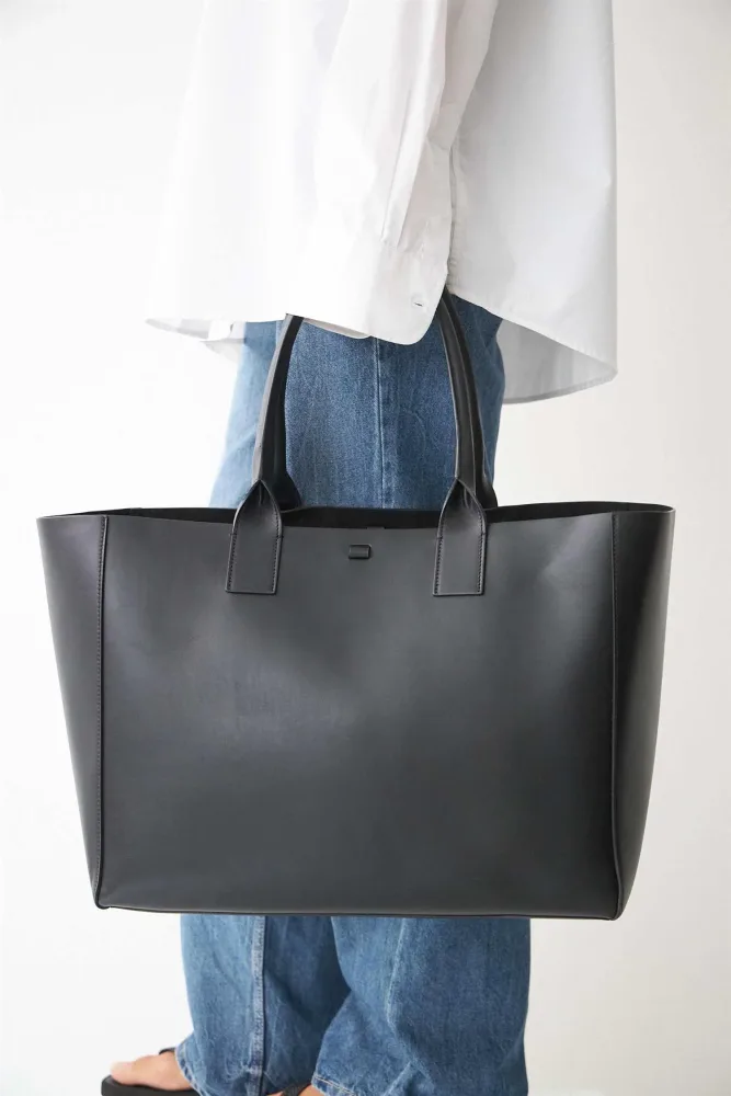 Koné - Large Filippo Bag - Vitello Black - Bilde 2