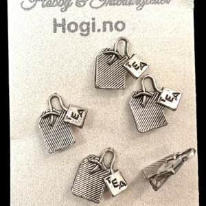 Charms – te-pose teabag sølvfarget metall 5 stk pr pk, str 1,5cm x1,5cm Charms – te-pose teabag sølvfarget metall 5 stk pr pk, str 1,5cm x1,5cm
