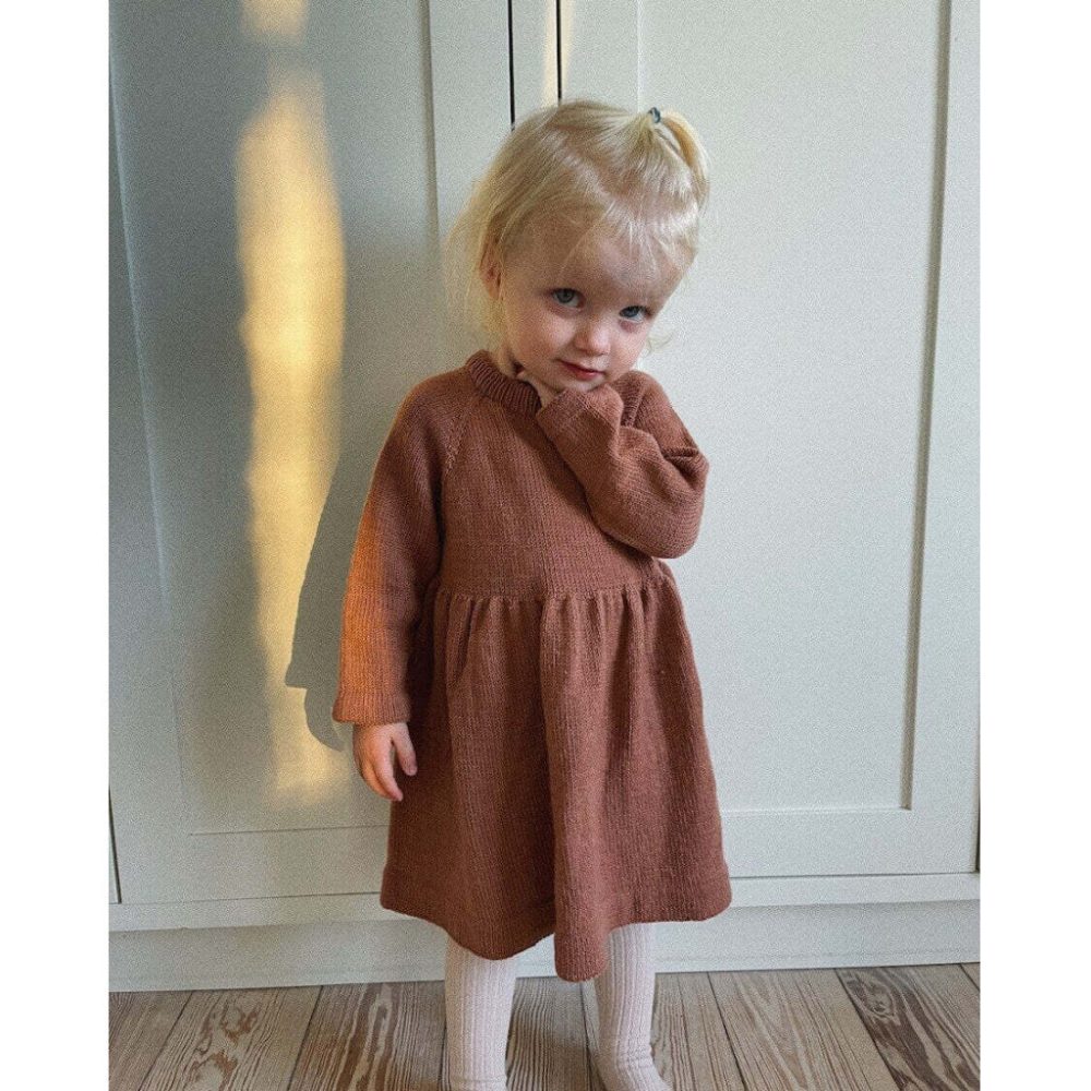 Mønster PetiteKnit – Karlas Kjole